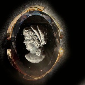 Vintage Goldtone Cameo Pin/Pendant